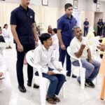 जनता दर्शन में बुजुर्ग की पीड़ा सुन भावुक हुए CM योगी, आरोपियों पर सख्त कार्रवाई के निर्देश