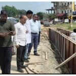 अंबिकापुर-रामानुजगंज NH पर घटिया निर्माण का आरोप, अध्यक्ष-उपाध्यक्ष ने मौके पर पहुंचकर रुकवाया काम