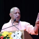 नए स्लोगन के साथ गिरगिट की तरह रंग बदल रही सपा: सीएम योगी