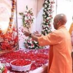 हरीश द्विवेदी के गांव पहुंचे मुख्यमंत्री, दिवंगत माता को दी श्रद्धांजलि