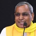 ‘इमरजेंसी लगाने वालों के साथ गलबहियां करते हैं और ज्ञान लोकतंत्र पर देते हैं’, अनिल राजभर ने अखिलेश यादव पर बोला तीखा हमला