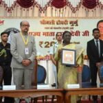 राष्ट्रपति द्रौपदी मुर्मु ने पूज्य माता हासी देवी जी के सम्मान में जारी किया 200 रूपए का स्मारक सिक्का