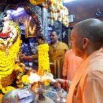 मुख्यमंत्री योगी आदित्यनाथ ने बाबा कालभैरव और बाबा विश्वनाथ का किया दर्शन-पूजन