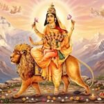 नवरात्रि के पांचवें दिन करें मां स्कंदमाता की पूजा, संतान सुख और समृद्धि के लिए पढ़ें आरती