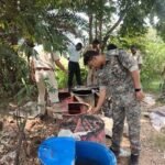 पलामू में दुर्गा पूजा से पहले पुलिस की बड़ी कार्रवाई, कई गांवों में अवैध महुआ शराब नष्ट