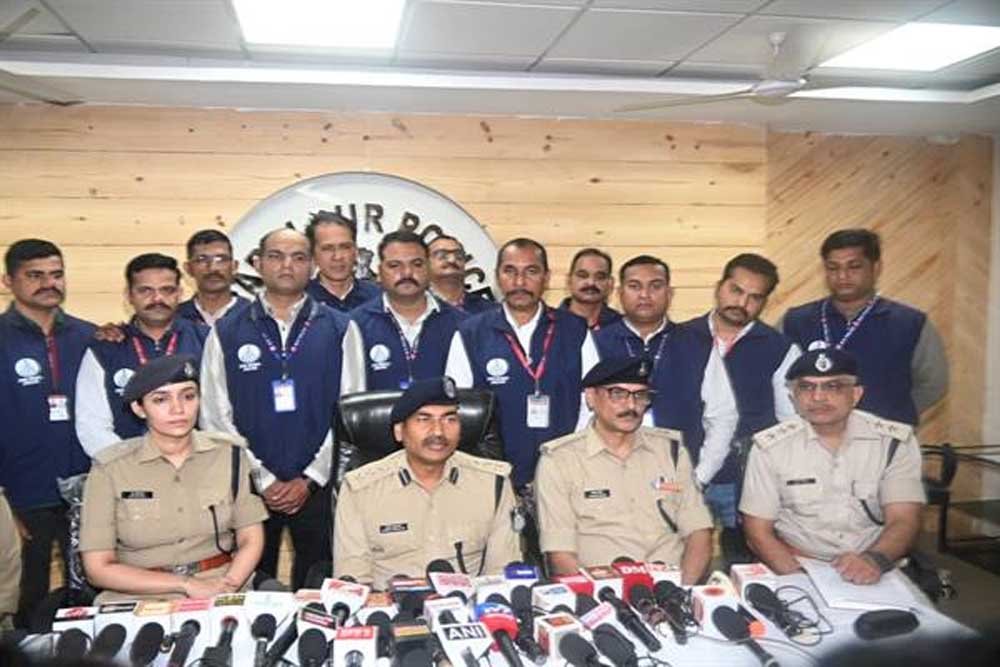 POLICE_06.jpg