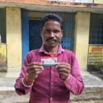 इलाज के खर्च की चिंता हुई कम, आयुष्मान कार्ड से विजय पंडो के परिवार को मिला स्वास्थ्य सुरक्षा का संबल