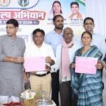 स्वामित्व योजना: धमतरी ने रचा इतिहास, 50 हजार से अधिक परिवारों को मिला अपनी ज़मीन का ‘स्वामित्व अधिकार’ स्वामित्व योजना